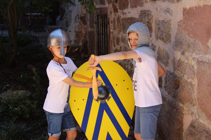 Kinder an der Ritter-Fotostation.