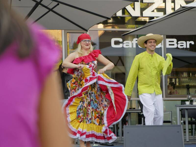Tänzer auf dem Internationalen Straßenfest